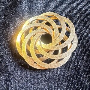 Vintage Winard 12K Gold Filled Swirl Interlocking Circles Brooch Pin Signed